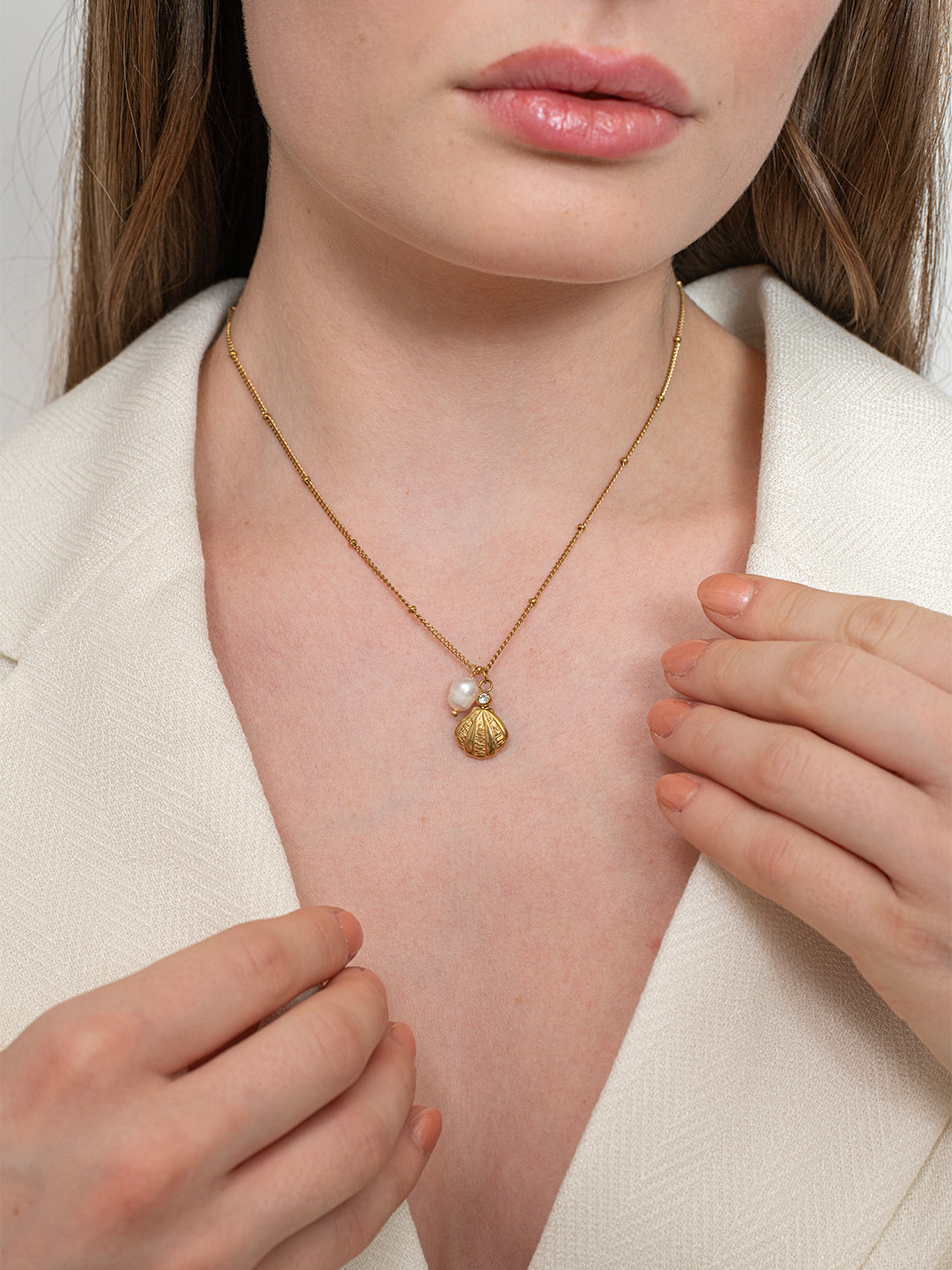 Luna Shell Necklace – 18K Gold Plated