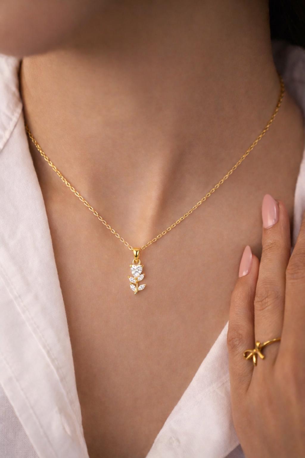 Petal Vine Necklace - 18k Gold Plated