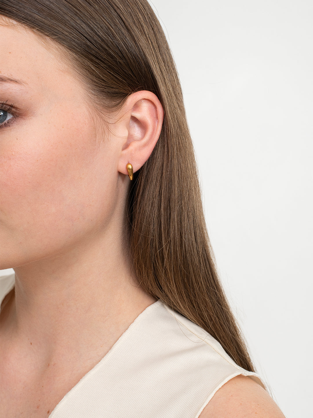 Love loop hoops – 18K Gold Plated image 3