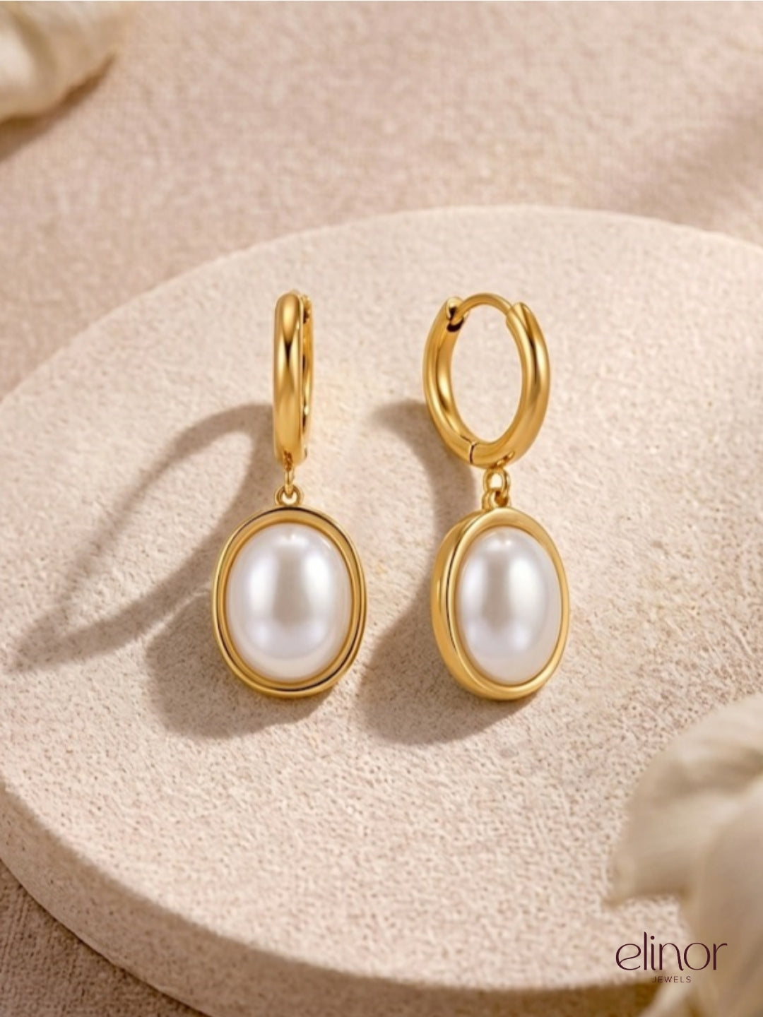 Oval pearl earrings – 18K Gold Plated